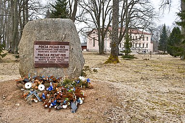 Мыза Паю и памятный камень «Северным сыновьям»