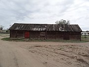 Старая постройка в центре села