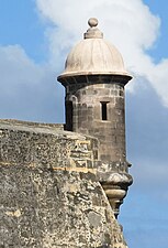 Вид угловой части стены крепости в городе Сан-Хуан (Пуэрто-Рико) в Пуэрто-Рико