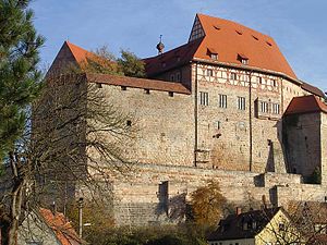 Высокие стены крепости Кадольцбург