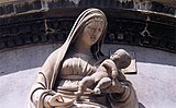 Скульптура Мадонны с Младенцем на фасаде. Дж. Ласкарис. 1480