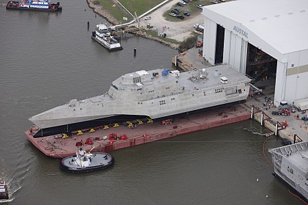 USS Coronado (LCS-4) на верфи Austal USA в г. Мобил, 2011 год