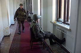 Военнослужащие в здании ЦК КП Таджикской ССР, 10 февраля