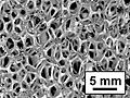 Алюминиевый пенометалл со связанными (не герметичными) ячейками