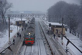 Платформа в 2009 году, поезд ЭР2 в сторону Москвы