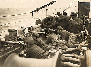 Бойцы Национальной армии на борту корабля во время гражданской войны в Ирландии