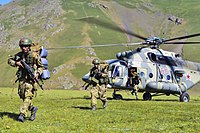 Десантирование участников конкурса «Эльбрусское кольцо» с вертолетов Ми-8 с последующим совершением горного марша.