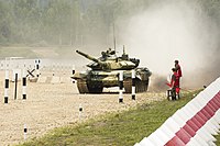 Заезд Т-72Б3 на конкурсе «Танковый биатлон».