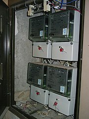 Счётчики электроэнергии, включённые с АСКУЭ (особенностью таких счётчиков является подключение дополнительного кабеля для передачи данных)