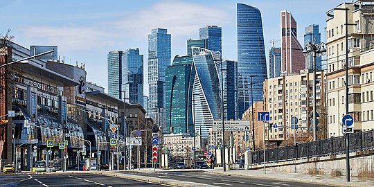 Вид на Москва-Сити с Большой Дорогомиловской улицы