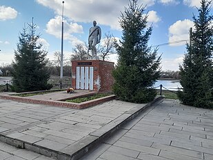 Памятник солдатам-освободителям и погибшим односельчанам, в годы Великой Отечественной войны.