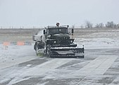 Аэродромная комбинированная поливомоечная машина АКПМ-3 на базе автомобиля Урал