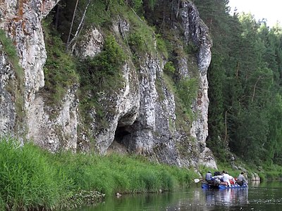 Туристы у камня «Печка»