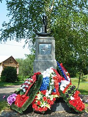 Деревня Низино, памятник защитникам Ленинграда. Братская могила, где похоронен Алиев