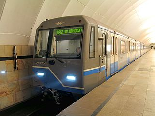 Поезд «Ока» позднего выпуска со светодиодными фарами на станции «Тимирязевская»