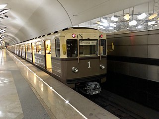Ретро-поезд на станции «Тропарёво»