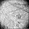 Камера Юноны, используемая для ориентации космического аппарата, получила черно-белое изображение во время облета Европы зондом 29 сентября 2022 года на расстоянии около 412 км. Изображение покрывает примерно 150х200 км поверхности Европы.