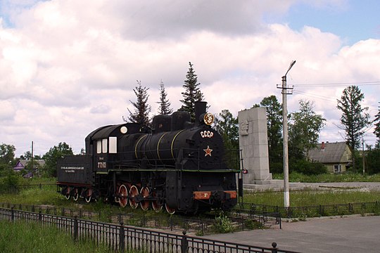 Локомотив, являющийся частью мемориала.