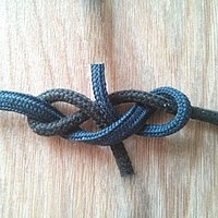 Стебельный узел[источник не указан 1114 дней], Double harness bend[1]. Связывательный штык прочный, не скользит, тяжело развязать[1]. [abok 145]