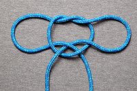 Кандальный узел[en][4]:205, Handcuff knot[1], Hobble knot. Профессиональный У. вяжется на кисти рук[1]. [abok 61]