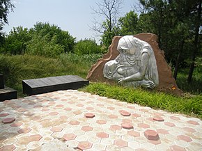 Братская могила советских воинов Южного фронта и памятник односельчанам