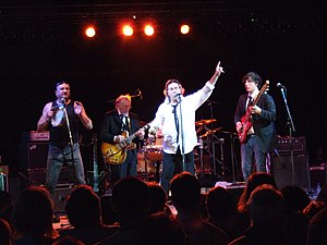 «The Pretty Things» на концерте в Марк-ан-Барёль (Франция), 21 июня 2008 года. Слева направо: Марк Ст. Джон, Дик Тейлор, Фил Мэй и Джордж Уузи.