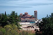 Вид на Плаошник и Охридское озеро