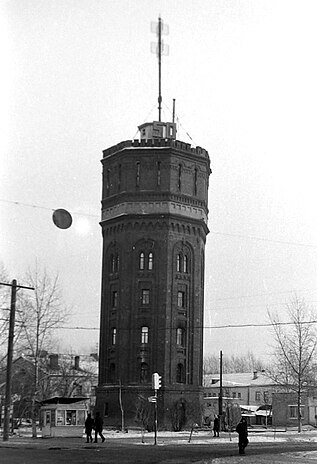 C передающей антенной, радиус покрытия до 35 км. 1967 год. Телебашня в 1955—1969 годах.