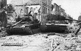 Уничтоженные PzKpfw IV и «Тигр» Танковой учебной дивизии, г. Виллер-Бокаж, июнь 1944 года.