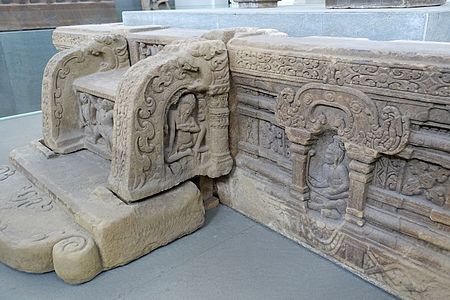 Лунный камень и ступени мишонского храма E1