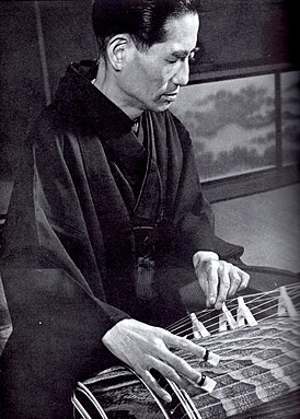 Митио за инструментом, 1953 г.