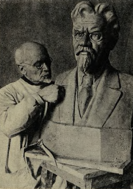 Соломон Страж за работой над бюстом Михаила Калинина, 1930