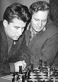 П.Е. Кондратьев (справа) с В.В. Осносом, середина 60-х гг.