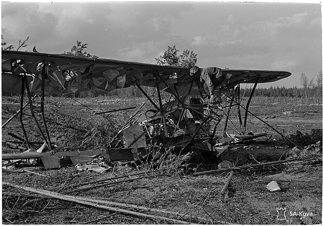 Упавший аэроплан У-2. Деревня Саккола. 1941 год