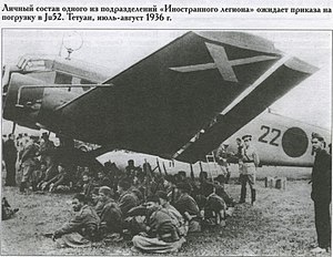 Силы испанского Иностранного легиона ожидают приказа на погрузку в Ju 52. Тетуан, 1936 год.
