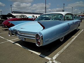 1960 Cadillac Sedan Deville Six Window с маленькими треугольными окошками позади задних дверей