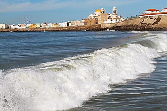 Вид на собор из Плайя-де-ла-Сантамария