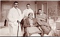 Дмитрий Яковлевич Малама (стоит, в центре) в Царскосельском госпитале. Сентябрь 1914.
