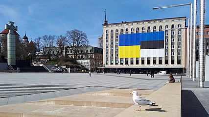 Флаги Украины и Эстонии, апрель 2022 года