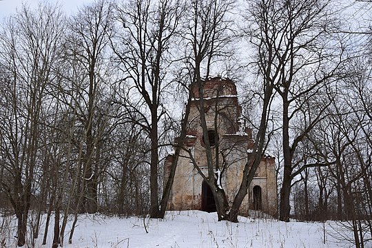 Руины Покровской церкви в Югостицах