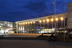 Здание пассажирского терминала ночью (2018)