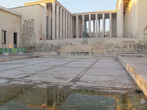 Palais de Tokyo, построенный для экспозиции 1937 года, в настоящее время — музей современного искусства города Парижа