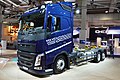 Грузовик со сменным кузовом Volvo FH с колёсной формулой 6x2.