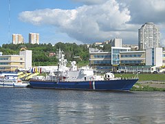 Корабль-музей «Чебоксары» (ПСКР 2-го ранга проекта 12412) у причала речного вокзала г. Чебоксары (2022 год). До списания в 2017 году входил в состав ПУ ФСБ России по Калининградской области.